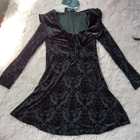 SOLD! Killstar velvet soft Lydia Deets inspired dress w/Victorian skull design - Picture 5 of 13